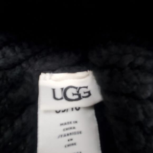UGG Black Chunky Knit Cuffed Beanie Hat OSFA Unisex Winter Logo Patch Warm - Picture 4 of 7